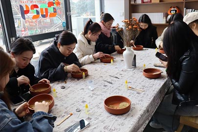 河南賽諾威全體女同事“甜蜜女神節(jié)，藝術(shù)DIY”活動慶祝3月8日女神節(jié)快樂！